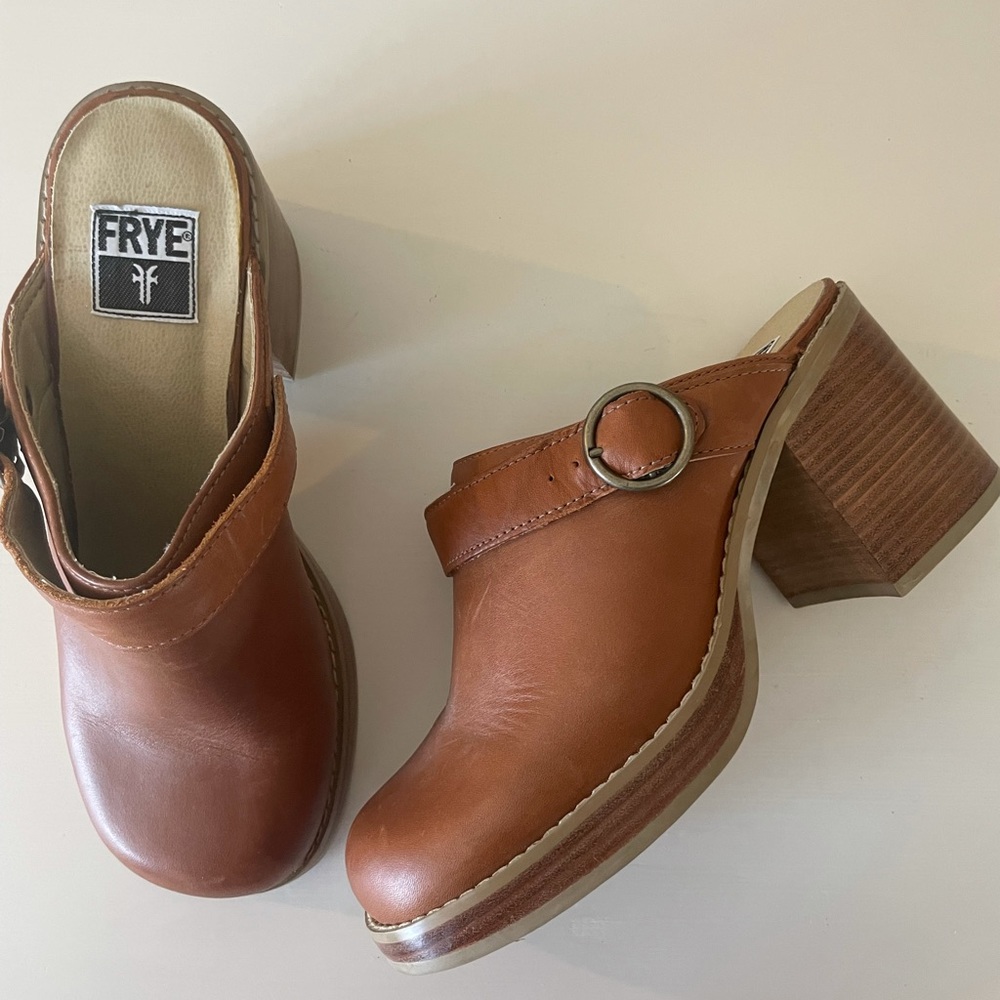 Frye DOVER Tan Leather Block Heel Clogs